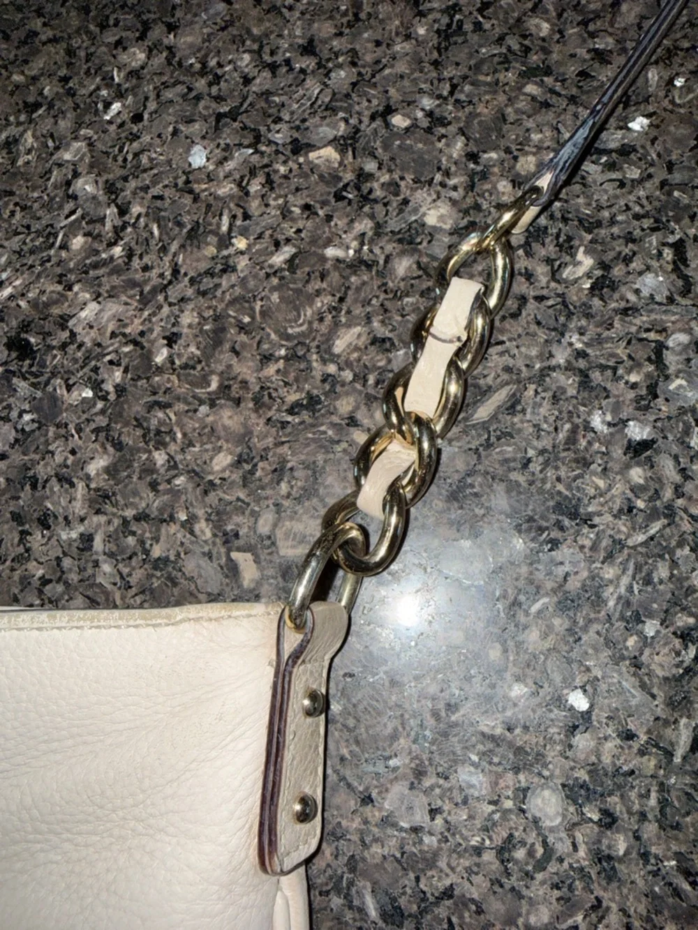 Kate Spade New York Off White Chain Detail Zip Top Leather Crossbody Bag